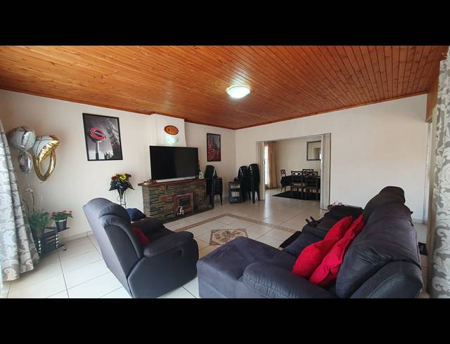 3 BEDROOM FREEHOLD FOR SALE IN RISANA